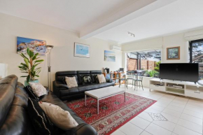 Black Dolphin Waterfront Apartment